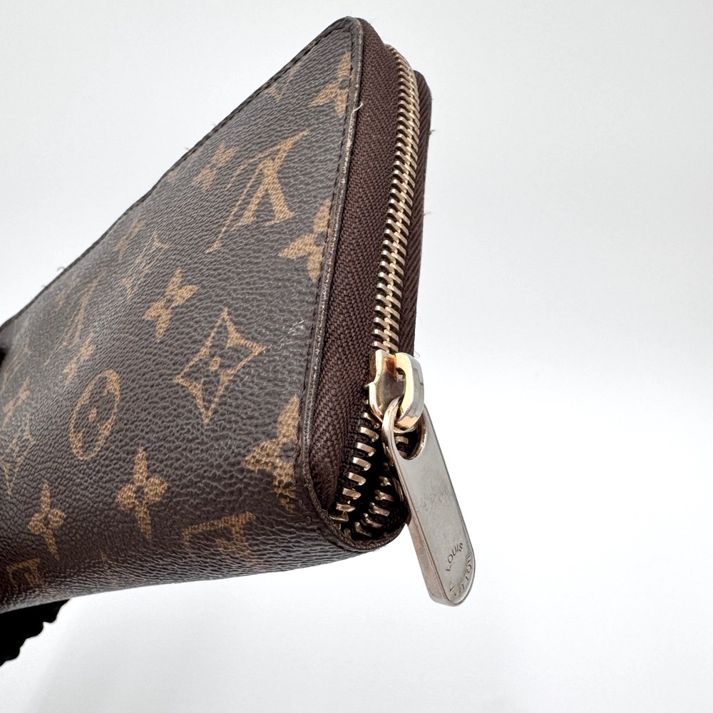 Full Inclusion Louis Vuitton Monogram Canvas Zippy Organizer Wallet. - Picture 5 of 15